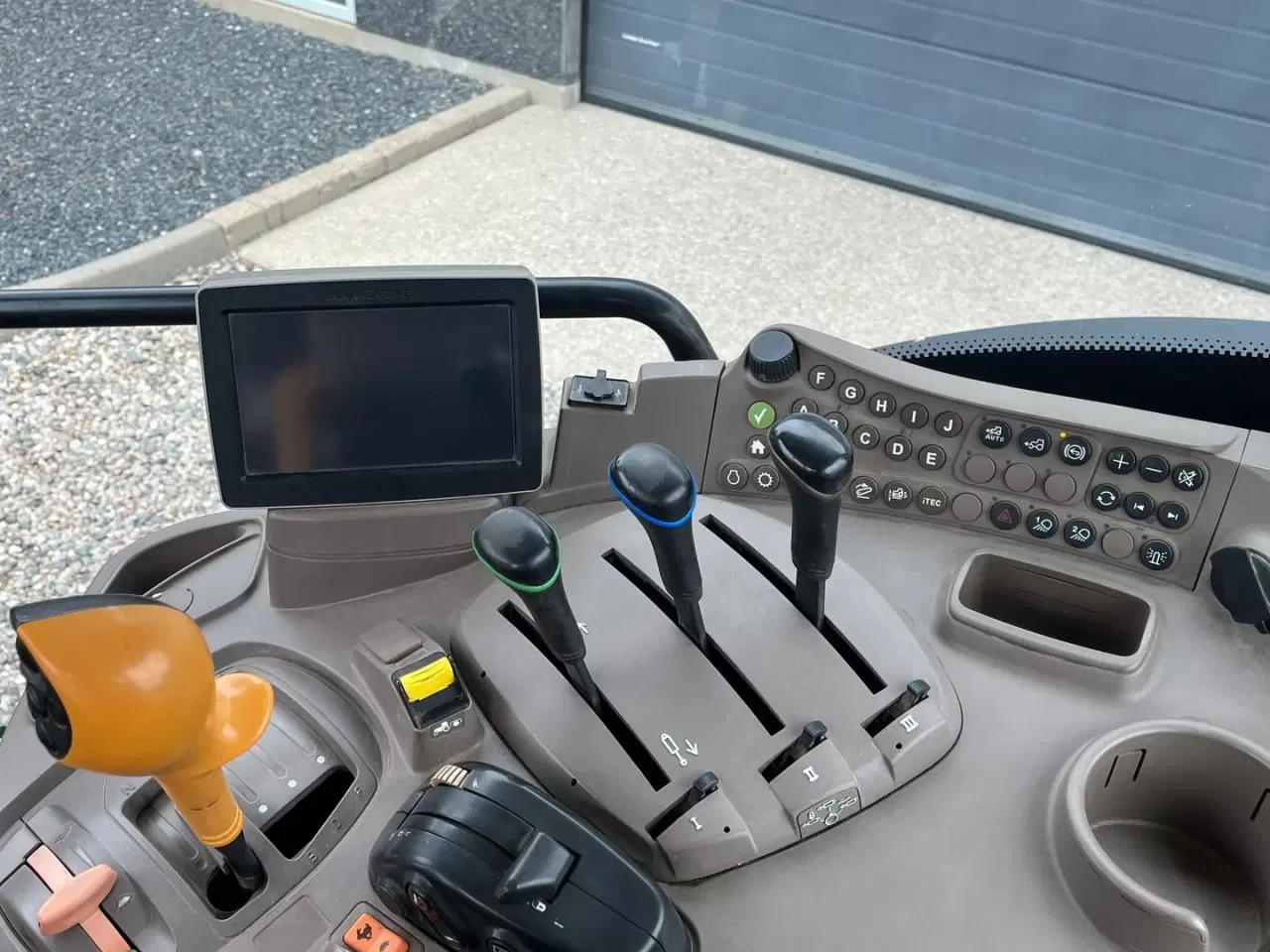 Billede 6 - John Deere 6115R Med frontlæsser og krybegear