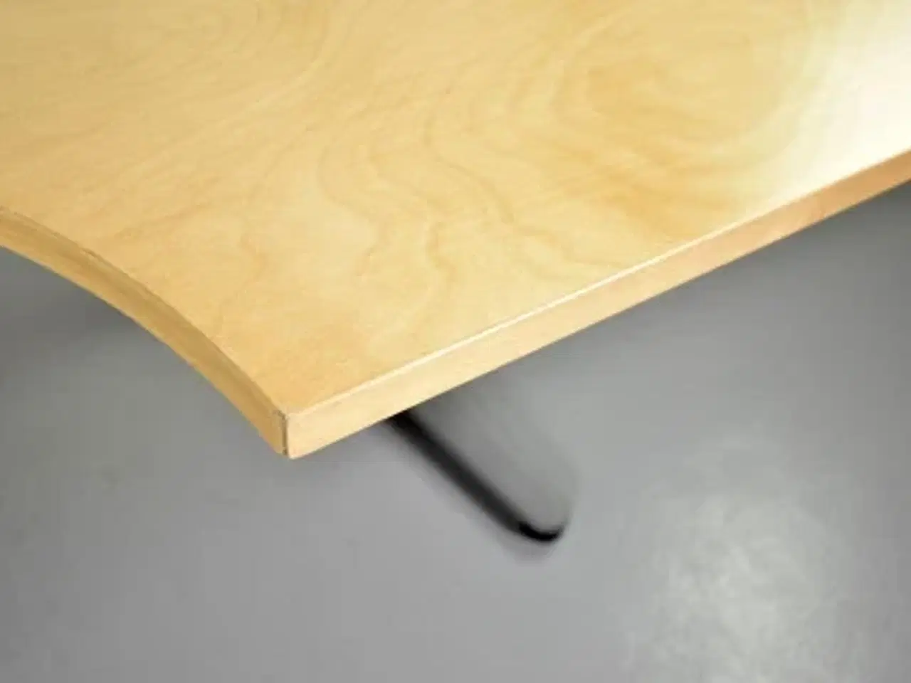 Billede 8 - Efg hæve-/sænkebord i ahorn med højresving, 200 cm.