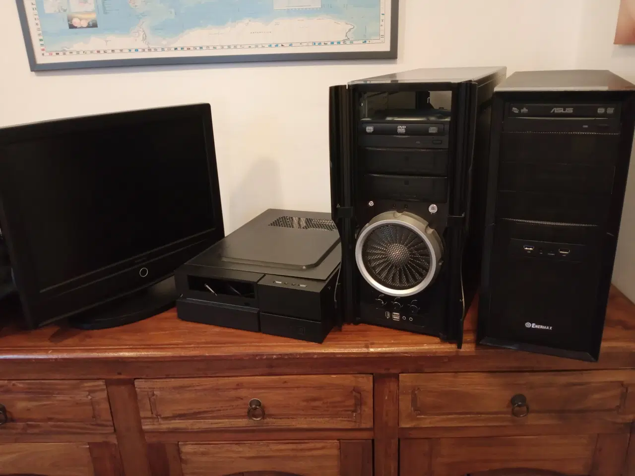 Billede 1 - 3 computer kabinettter + bonus skærm