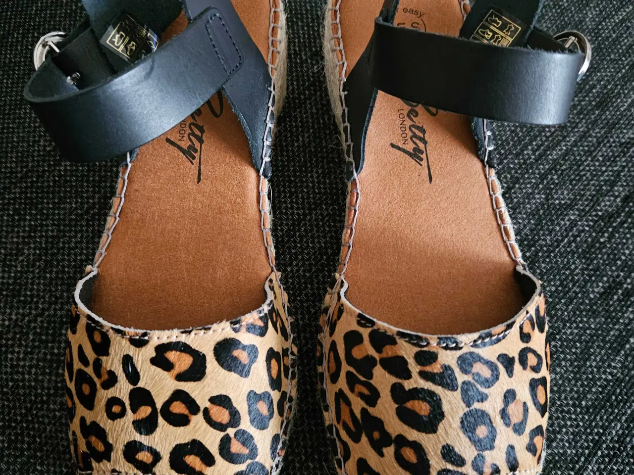 Billede 1 - NYE SANDALER 