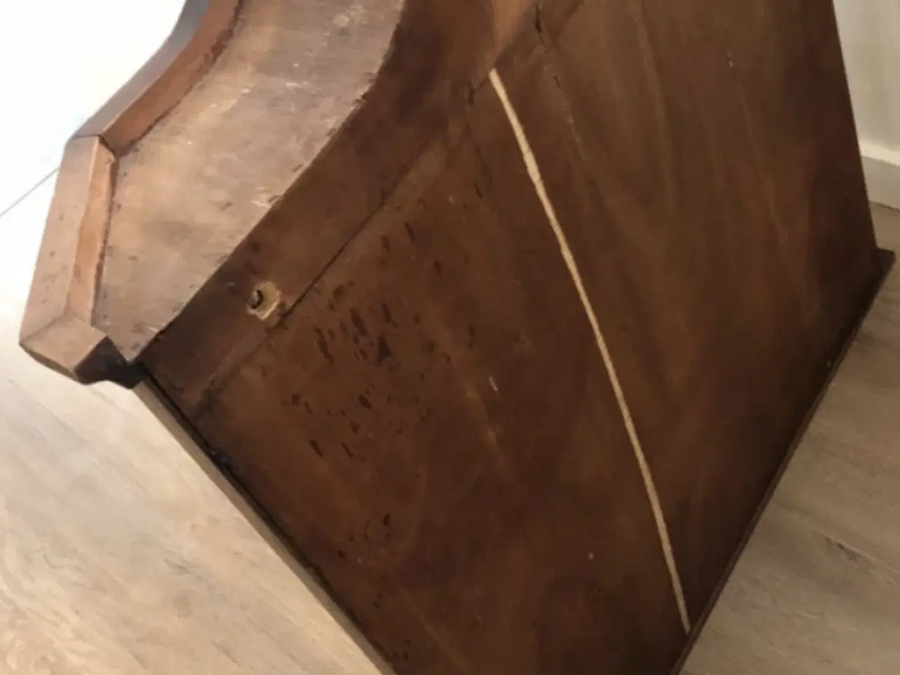 Billede 5 - Gammelt skab .Middelfart 