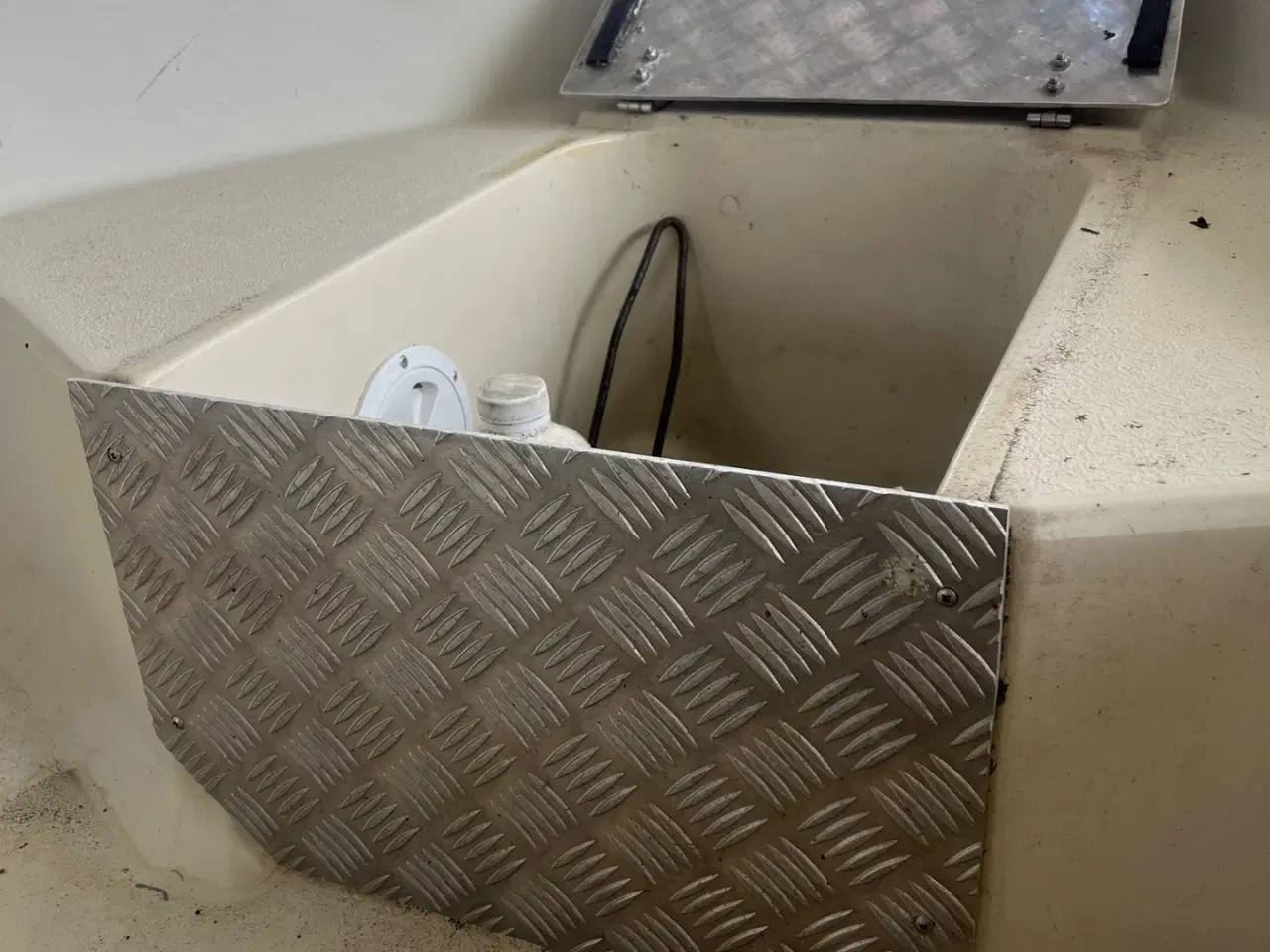 Billede 5 - Styrepultbåd 25 hk med bådtrailer