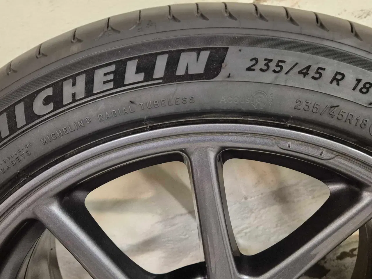 Billede 7 - TESLA MODEL 3 ORIGINAL ALUFÆLGE MED SOMMERDÆK 