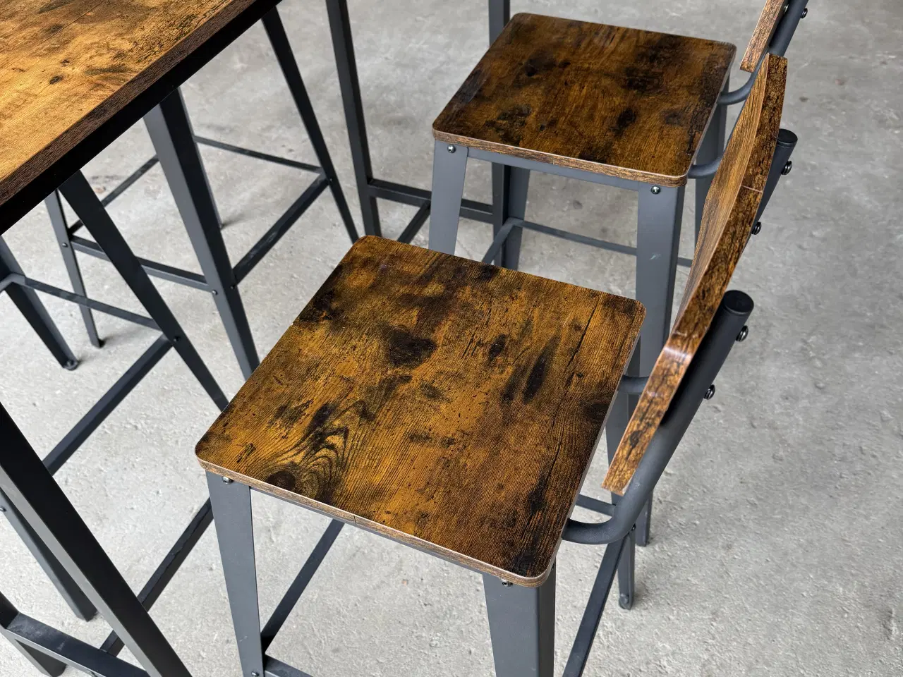 Billede 3 - 4 VASAGLE barstol & bord i industrielt design