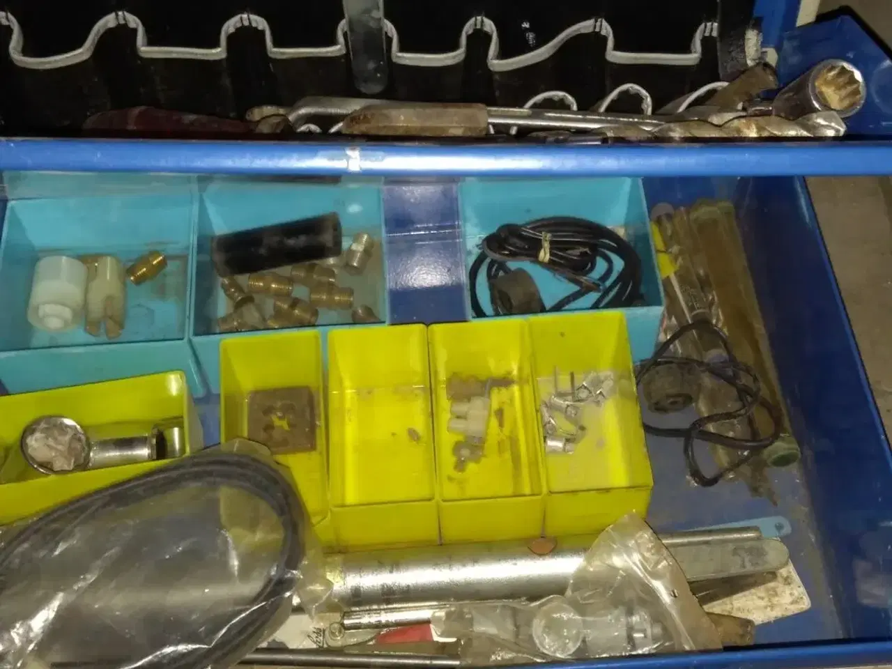 Billede 3 - Skuffe reol med indhold til vvs