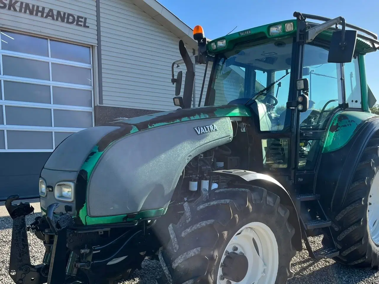 Billede 3 - Valtra T130 med 3.5ton frontlift