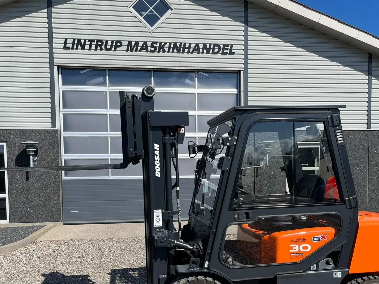 Billede 24 - Doosan D30 G med kabine og KUN 57 TIMER FRA NY, MED TIME GARENTI