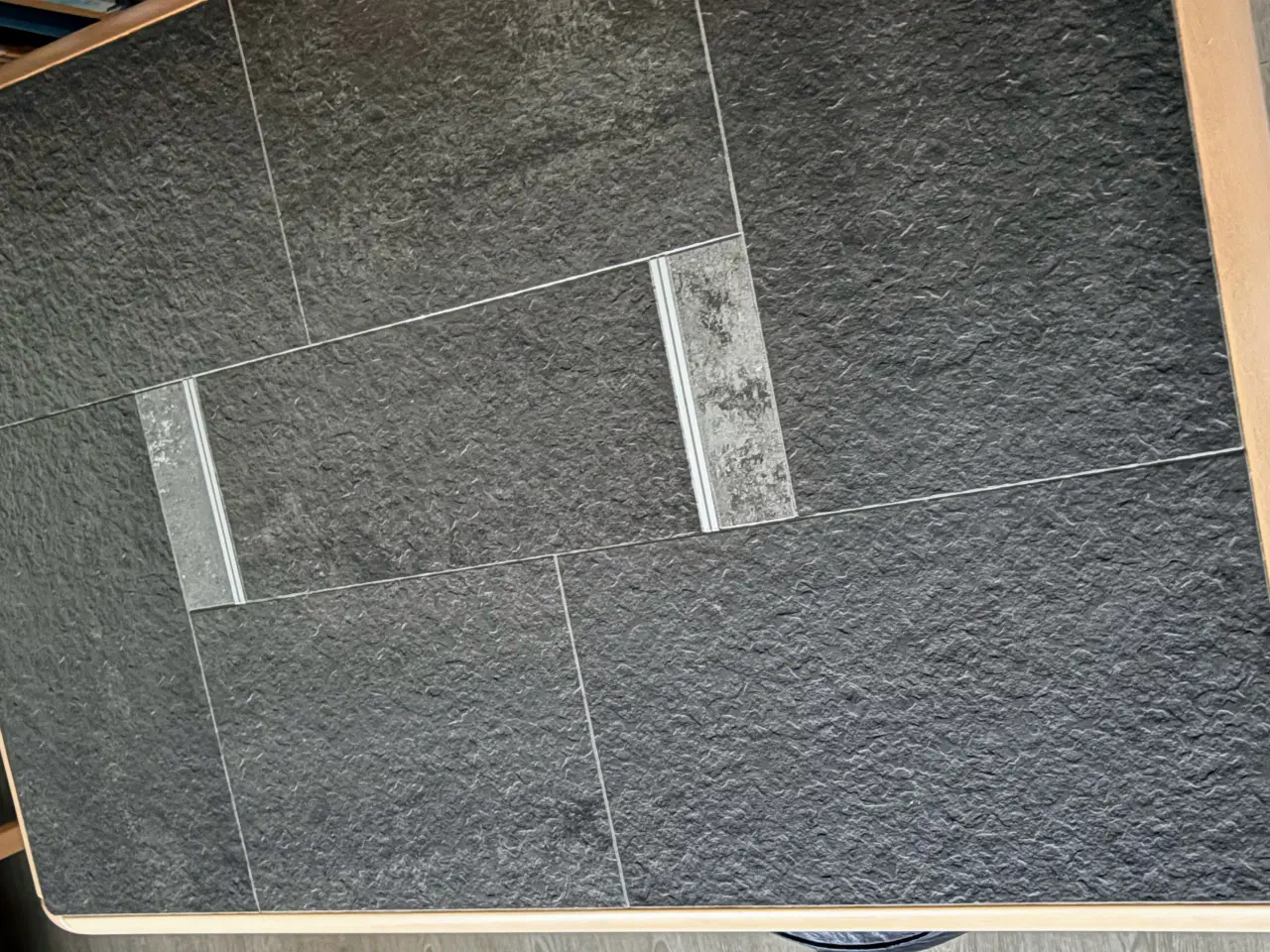 Billede 2 - Flot sofabord i lakeret bøg med skiffer og marmor 