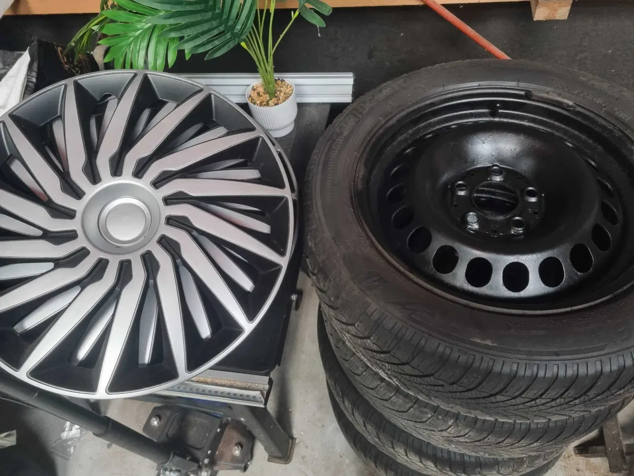 Billede 1 - 5x112  16 tommer Stålfælge med vinterdæk 