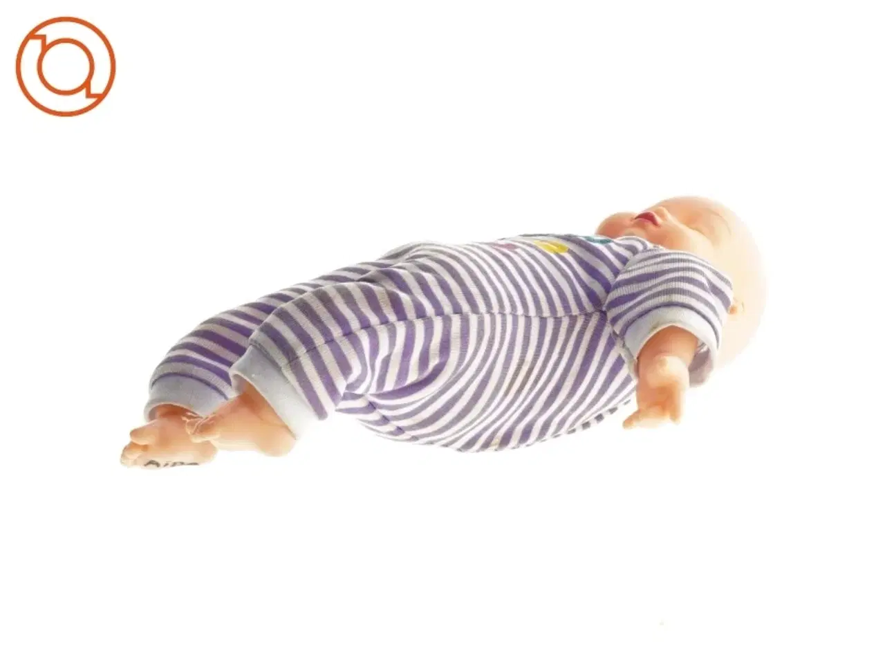 Billede 3 - Babydukkke med tøj og sutteflaske (str. 25 cm)