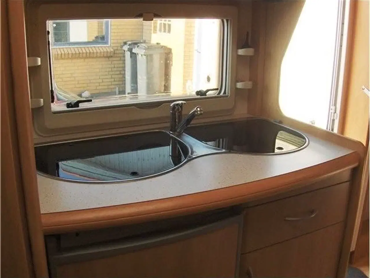 Billede 5 - Velholdt, veludstyret ikke-ryger køjevogn