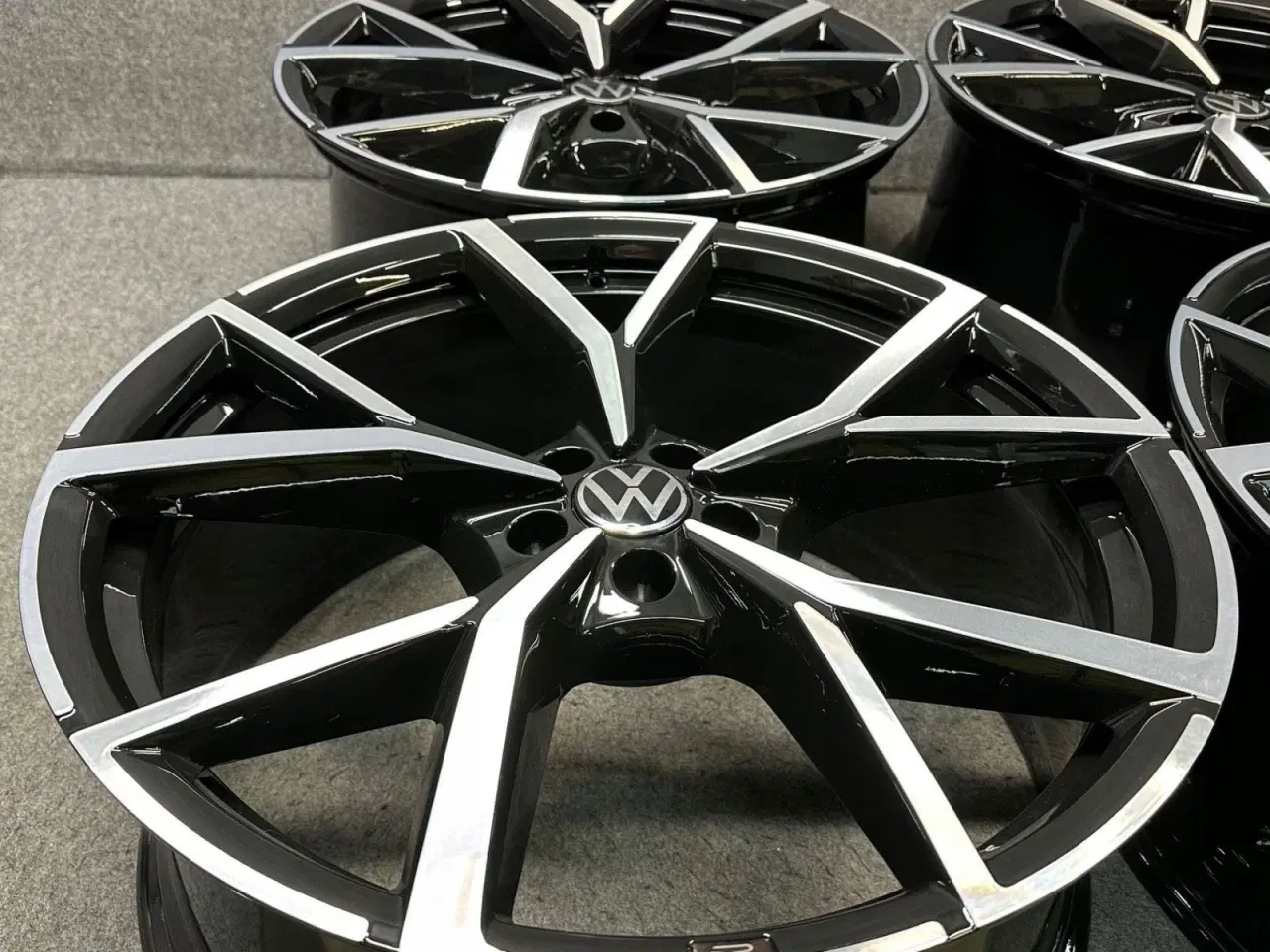 Billede 5 - ALUFÆLGE VW TOUAREG III R-Line Estoril 22''