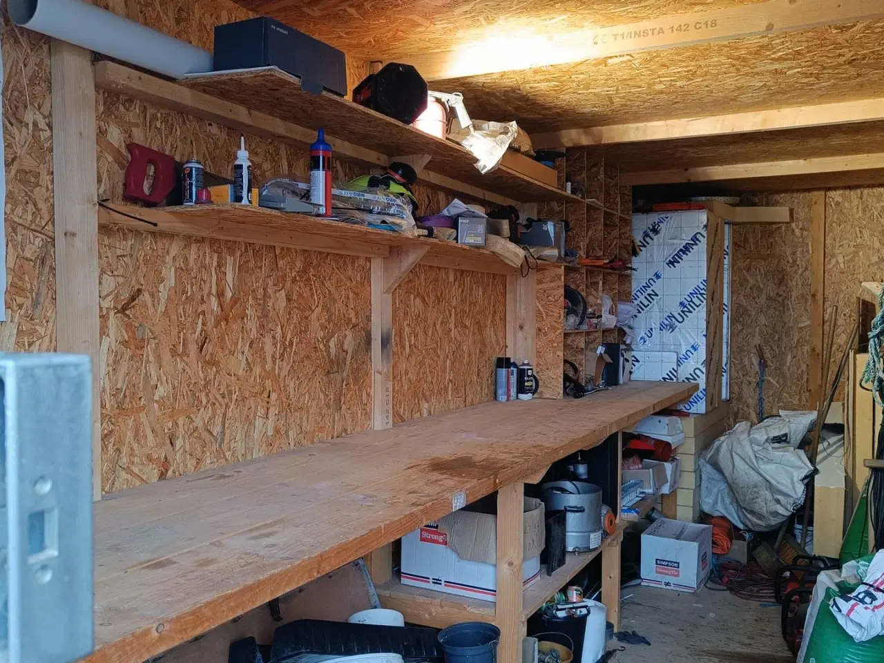 Billede 9 - - - - Container, isoleret, indrettet med bord og hyller