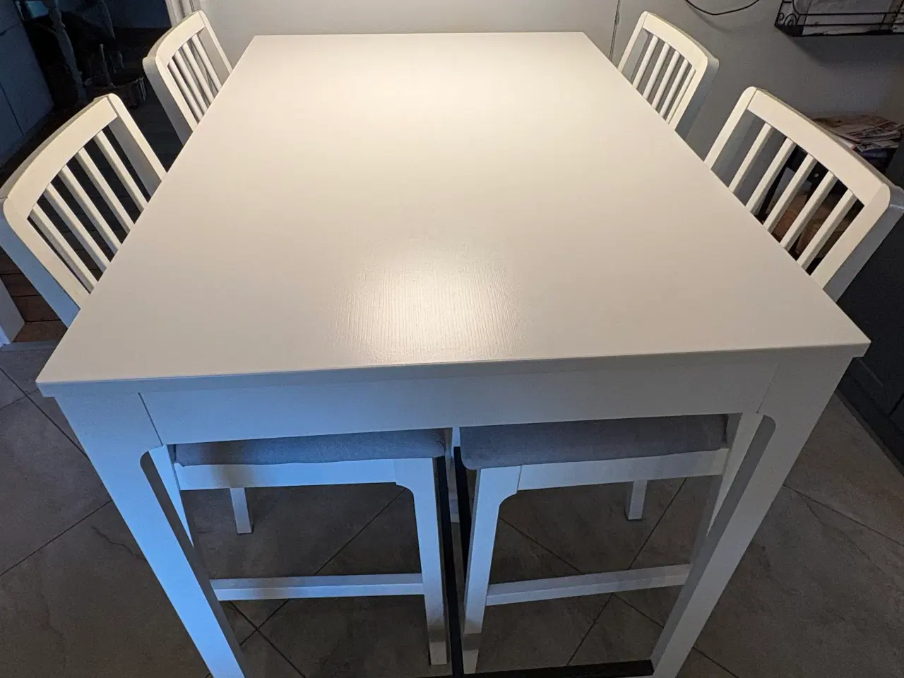 Billede 1 - Køkkenhøjbord med 4 stole