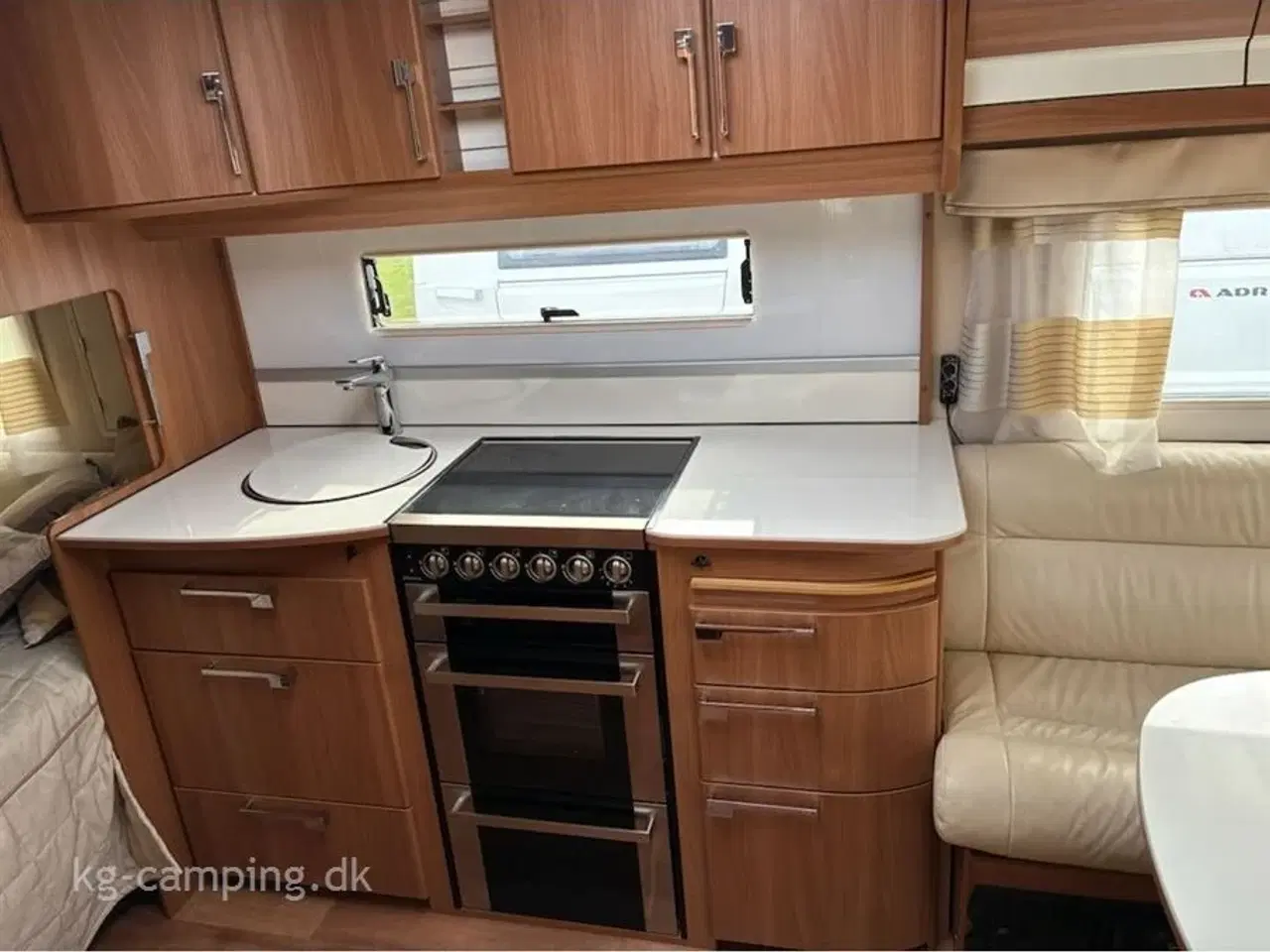 Billede 7 - 2014 - Kabe Royal 520 XL KS   Mindre vintervogn i bred model. Lækker læderstue, Thule 6300 markise og Truma XT mover.