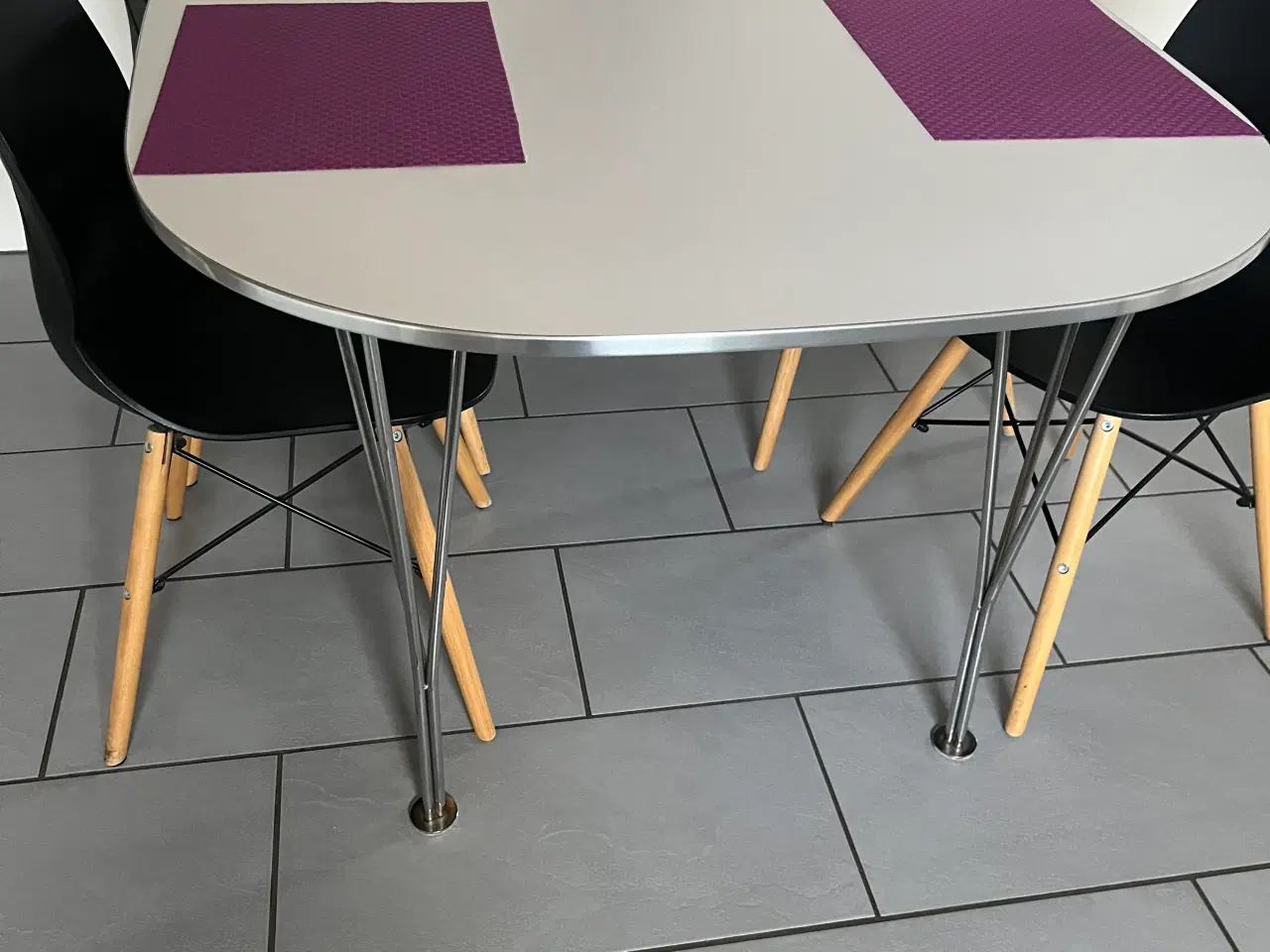 Billede 3 - Hvidt laminat bord