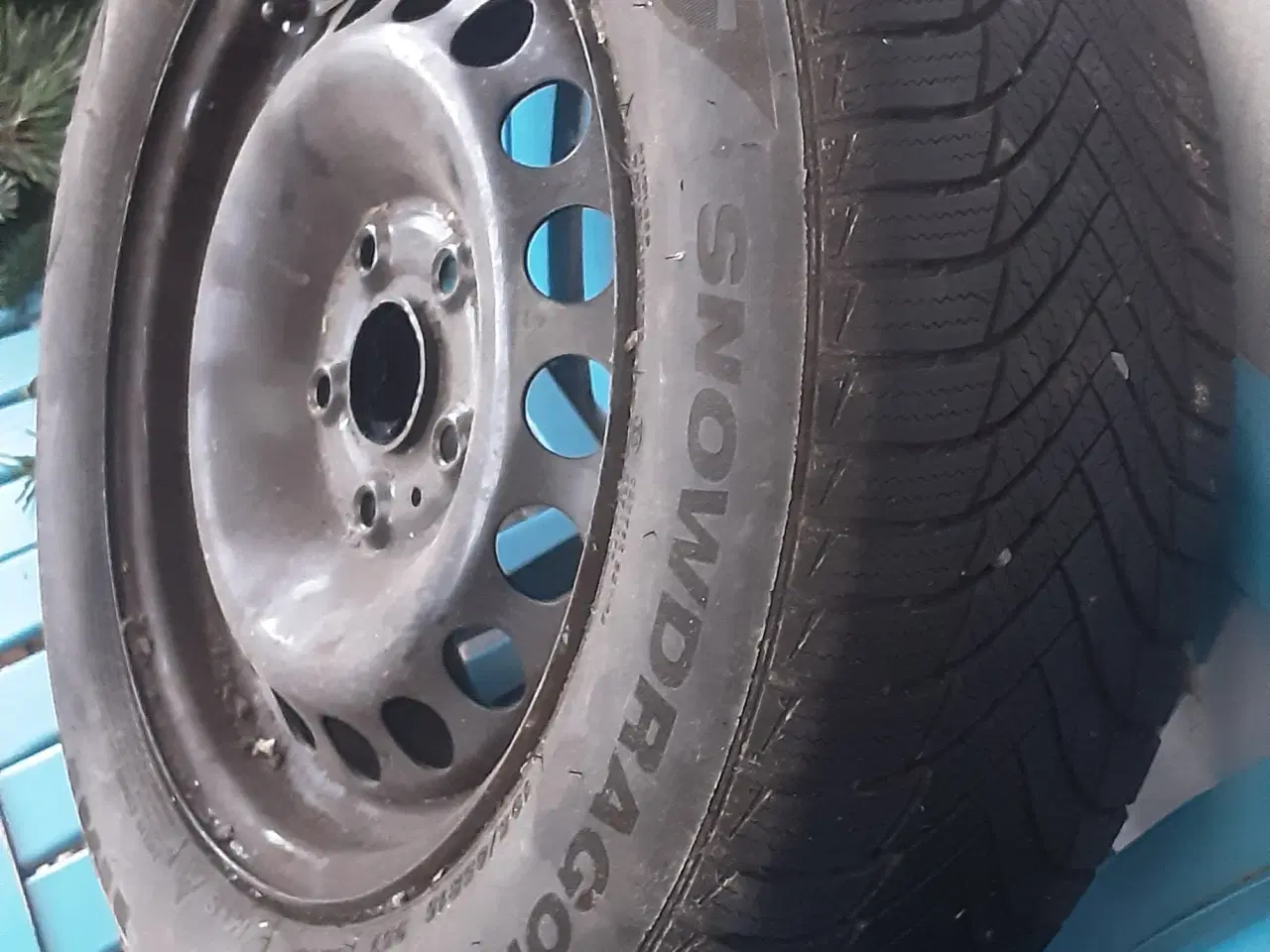 Billede 2 - Vinterdæk på stålfælge til Golf 195/65 R15 Snowdra