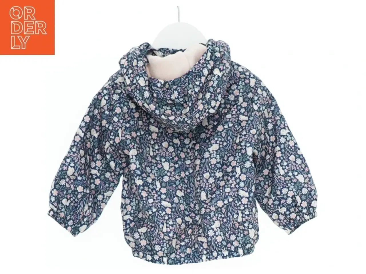 Billede 2 - Blomstret børnejakke med hætte fra H&M (str. 68)