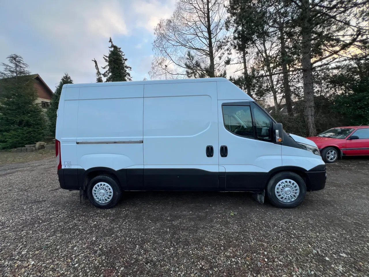 Billede 4 - Iveco med lav km og træk til 3500 kg 