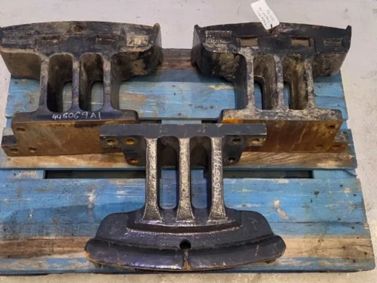 Billede 12 - New Holland T8010 Beslag 446069A1  3Stk