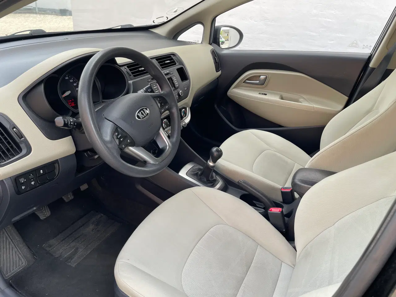 Billede 4 - 2013 Kia Rio benzin