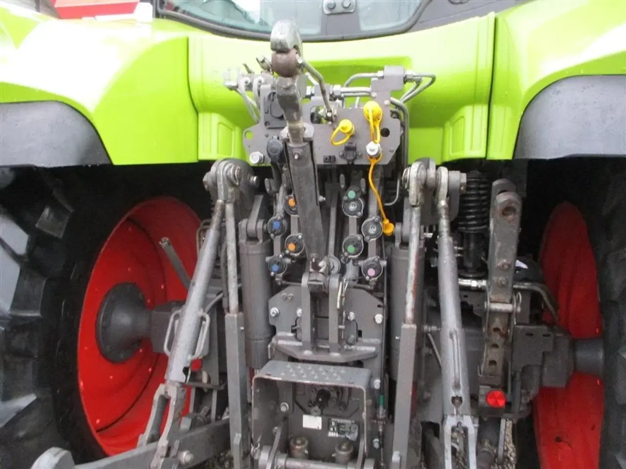 Billede 4 - CLAAS ARION 550 C-matic med frontlift, affjedret foraksel og affjedret kabine.