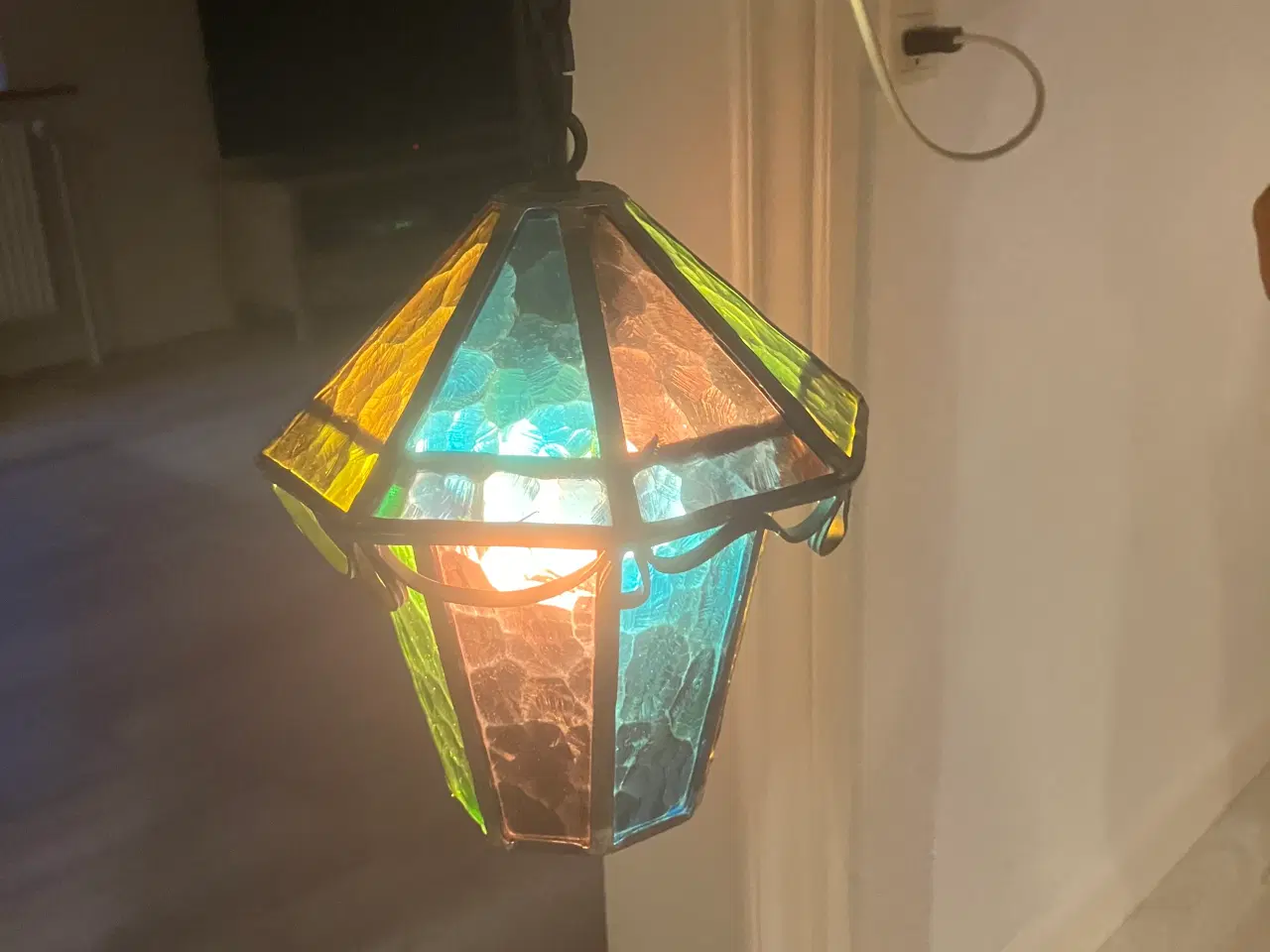 Billede 1 - Lanterne med flere farvet blyindfattet glas