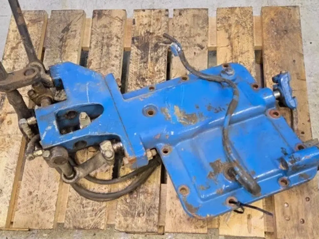 Billede 15 - Ford 8210 Dæksel E4NN7488AA