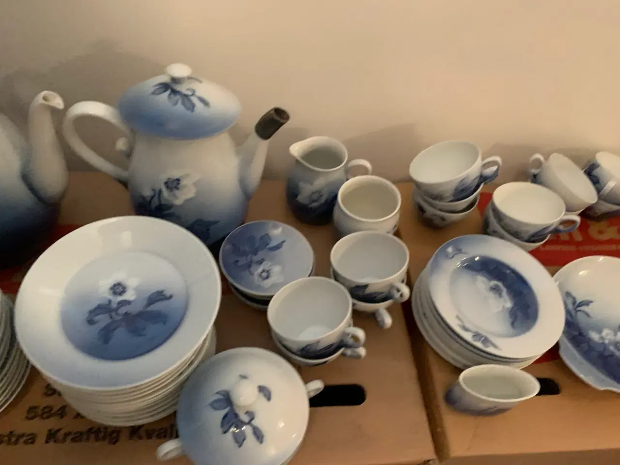 Billede 4 - Fint Julerose stel