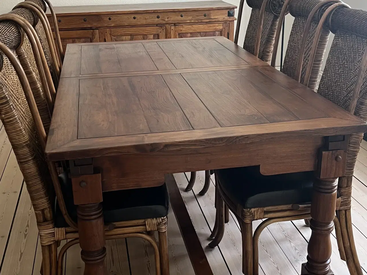 Billede 1 - Bord + 6 stole 