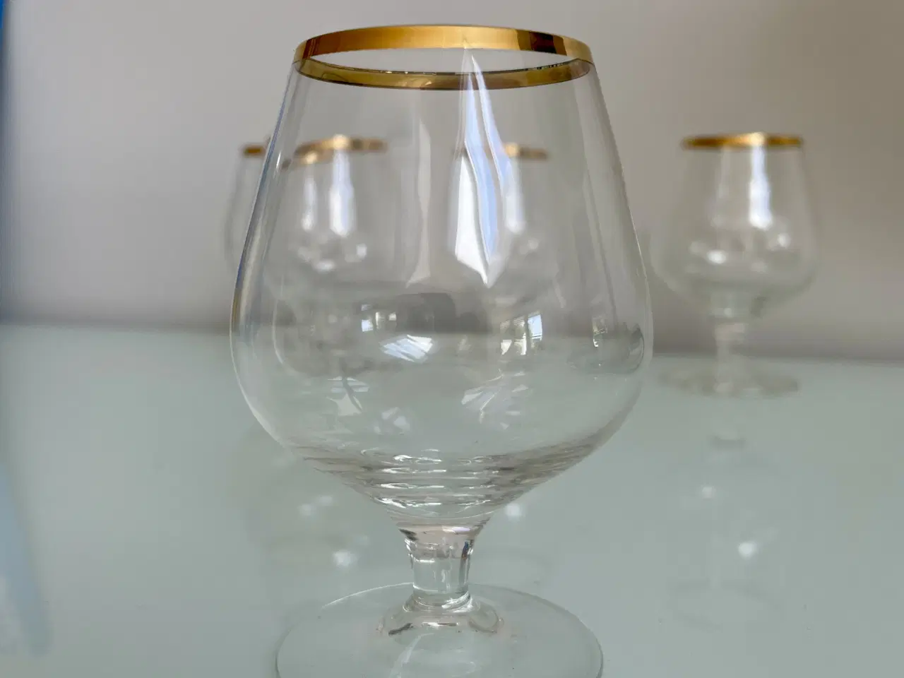 Billede 3 - 5 cognacglas med guldkant
