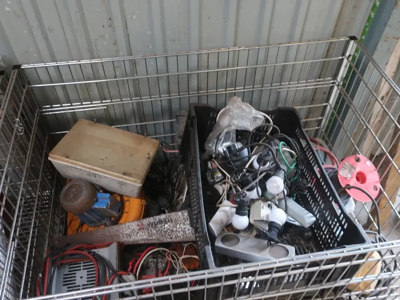 Billede 31 - 2 stk. rullebukke, paller, reoler, reservedele, værktøj, stiger m.m.