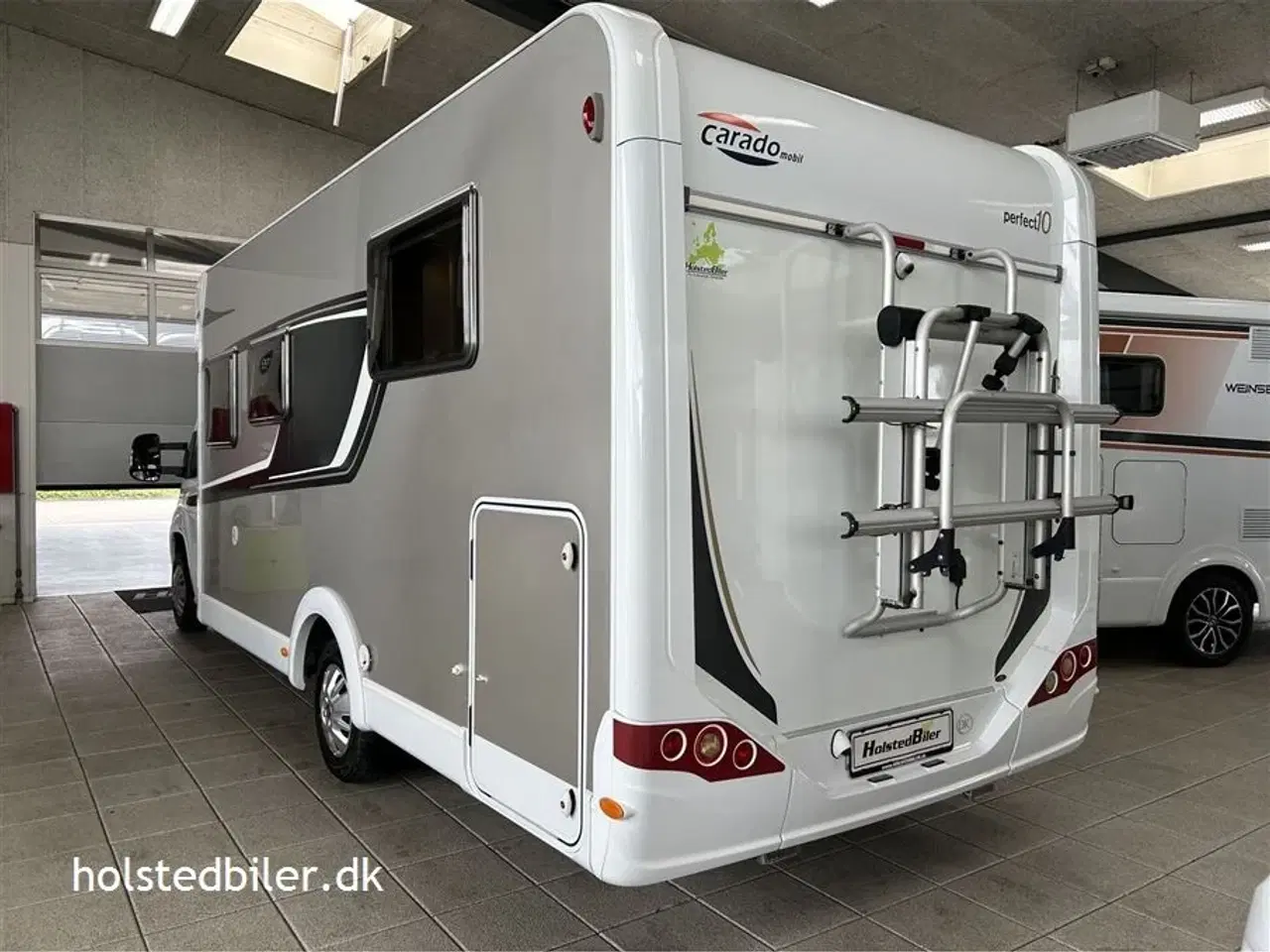 Billede 3 - 2017 - Carado T 449 Perfect 10   Automatgear, queensbed og udstyr.