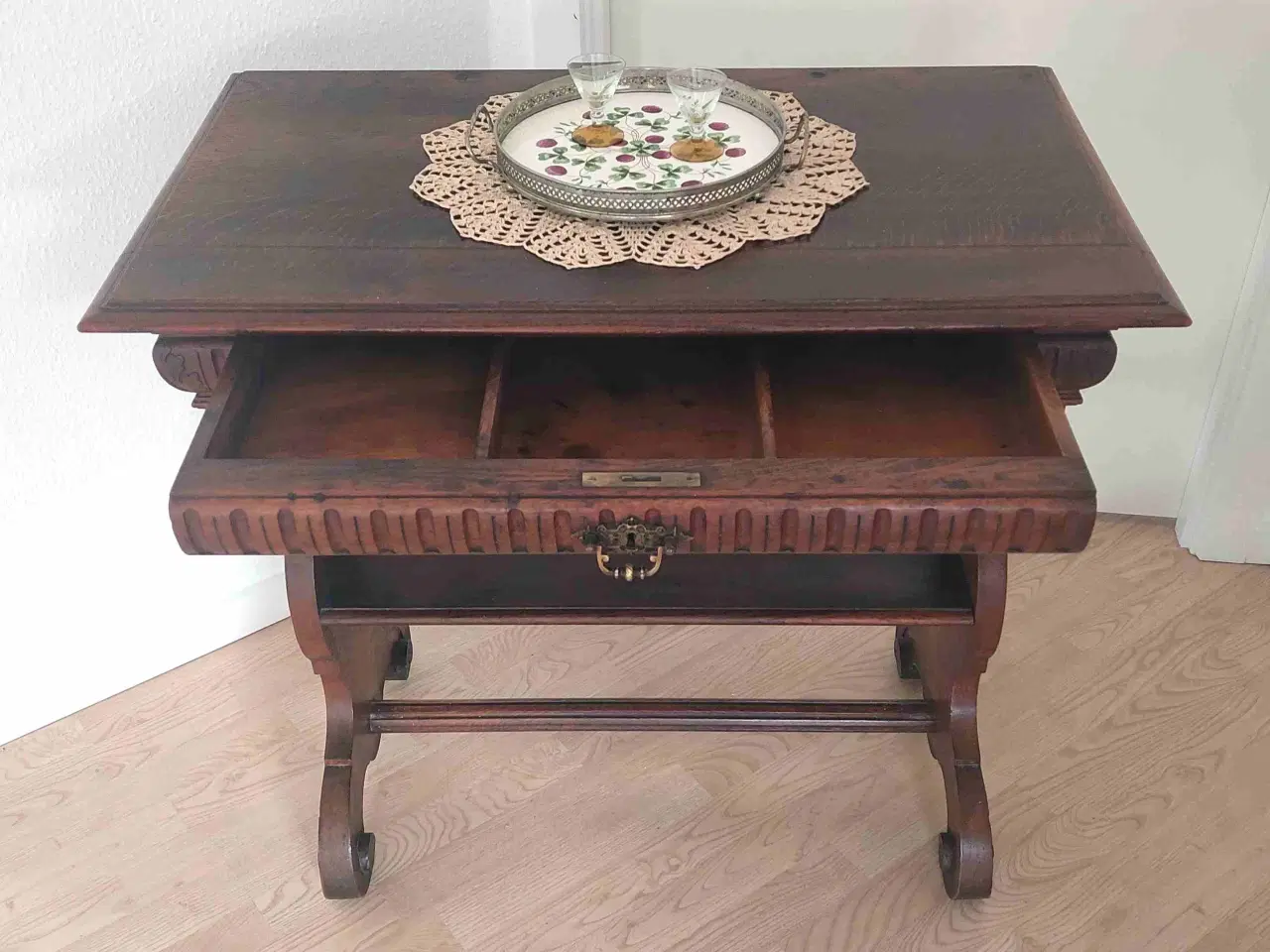 Billede 2 - Sybord, ca. anno 1880