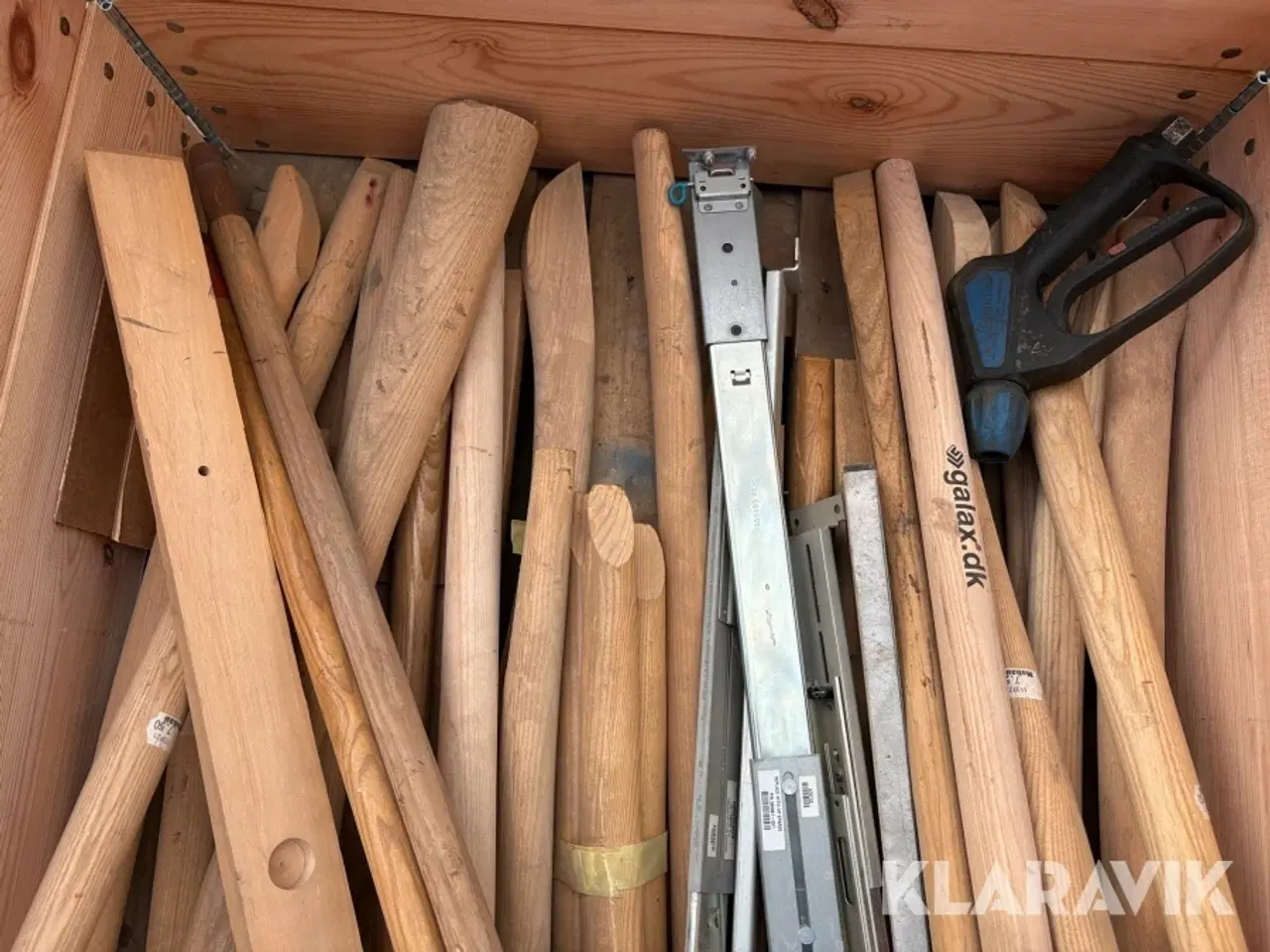 Billede 11 - Assorteret jern og træskafter - 2 paller