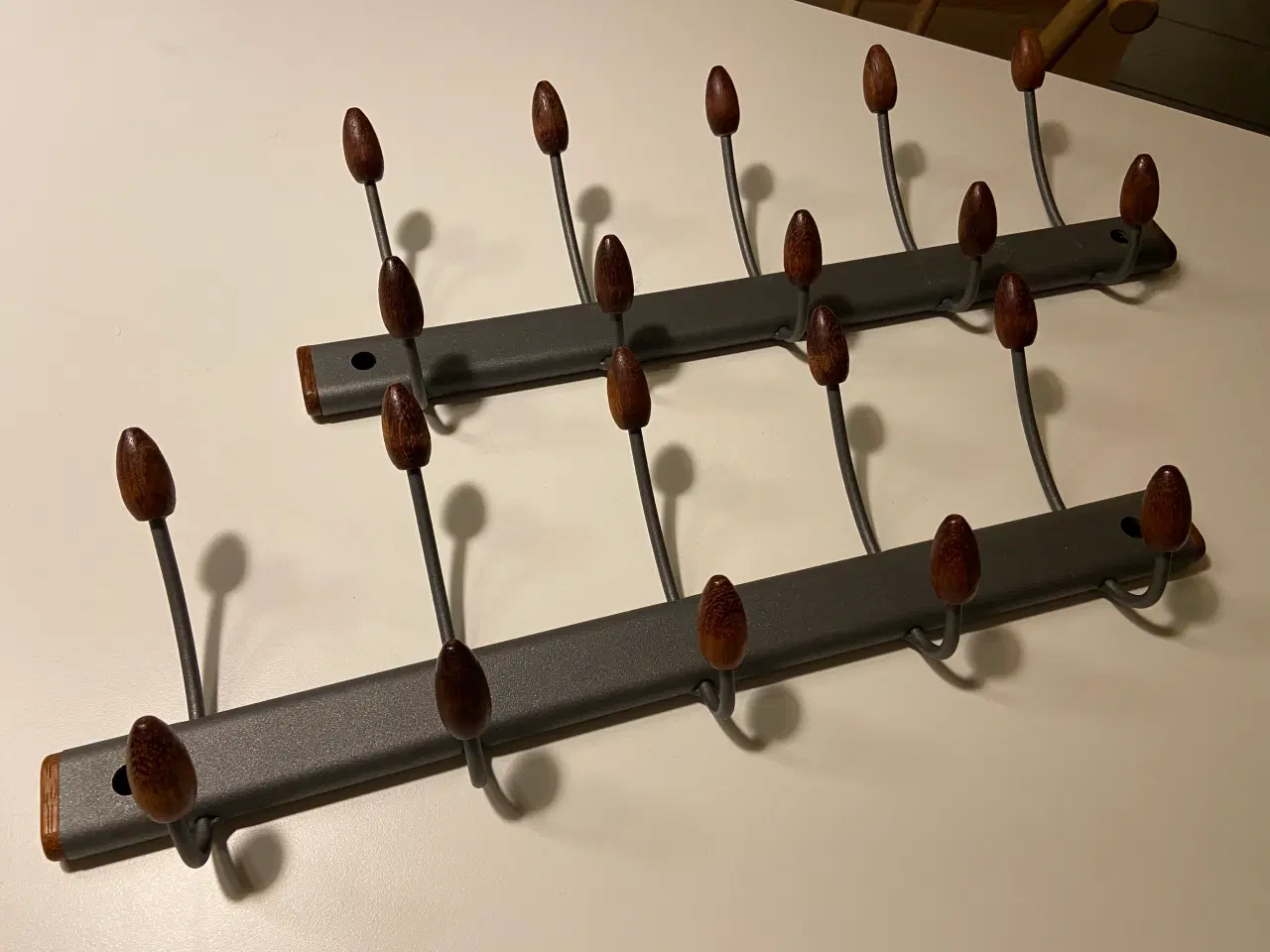 Billede 1 - Knagerække i metal og træ