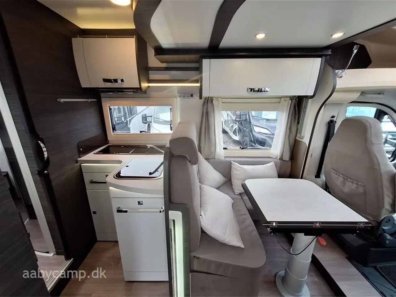 Billede 10 - 2020 - Benimar Mileo 296   QUEENSBED.SOLCELLER.INVERTER.A/C.STØTTEBEN.UDV. GASUDTAG.TV SAMT SOUNDBAR. UNDERVOGNSBEHANDLET. 5 SELEPLADSER
