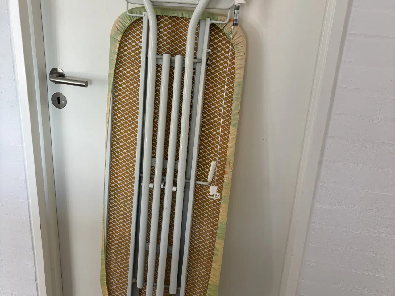 Billede 2 - Strygebræt med sammenklappelig stel