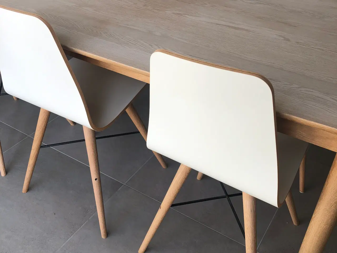 Billede 2 - Hvide Bolia Beaver spisebordsstole