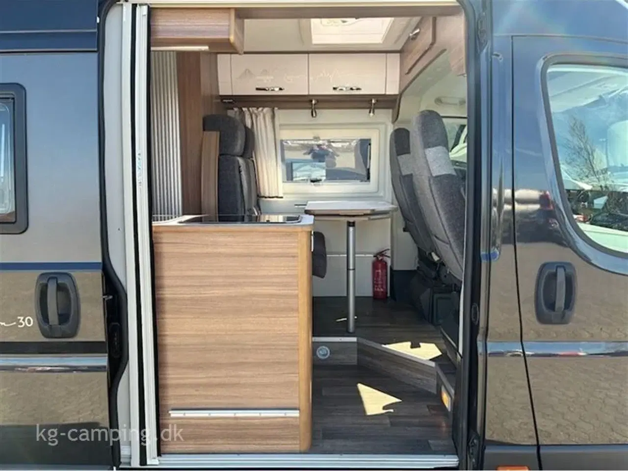 Billede 5 - 2023 - Bravia 636 165 Hk Edition 30   Velholdt og nyere Van fra 2023, klar til nye eventyr - Markise, Radio med Bakkamera, Carplay, bodelsbatteri og meget mere