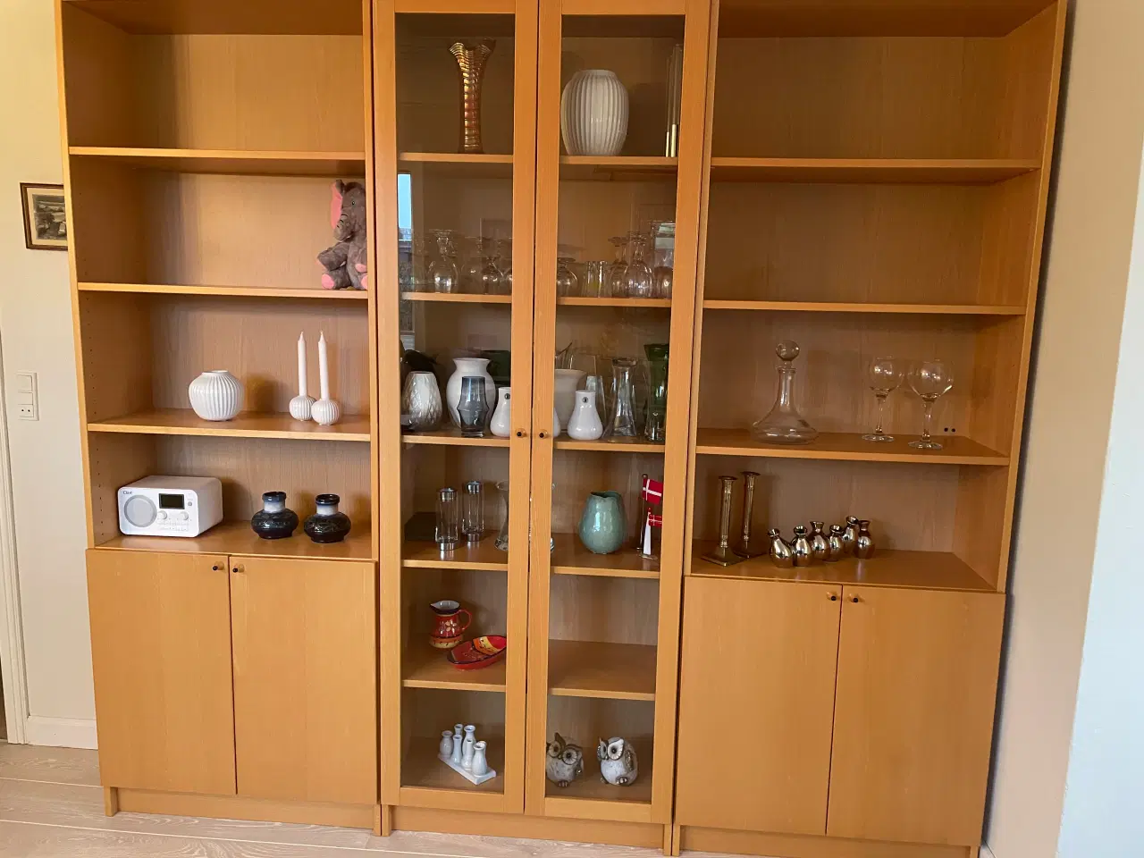Billede 1 - Reol med glasskab
