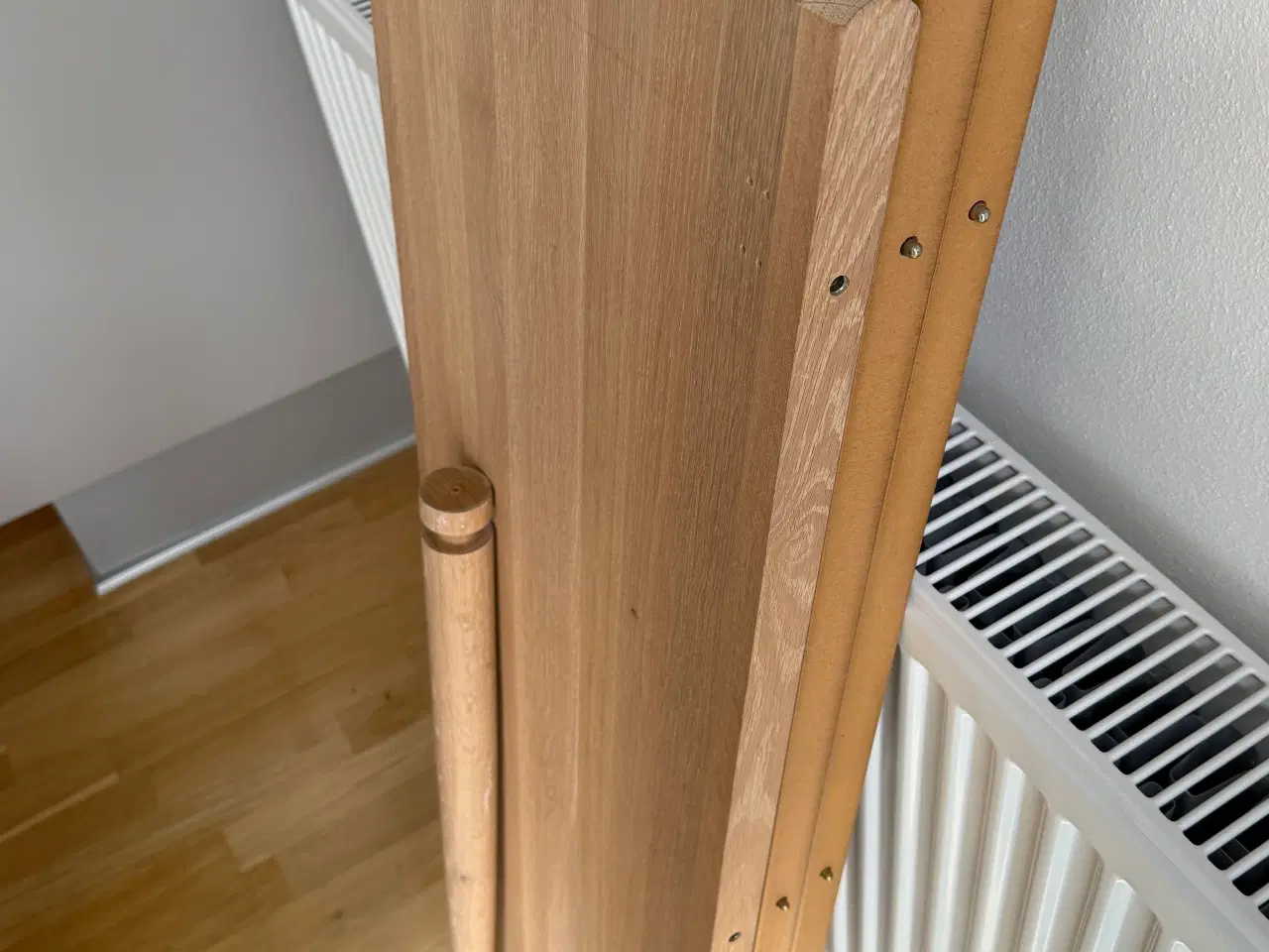 Billede 17 - Flot spisebord m. 3 tillægsplader og 4 stole