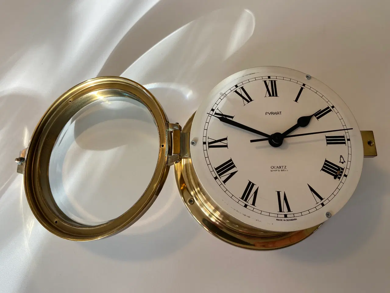 Billede 8 - Fyrkat skibsur i messing med slag