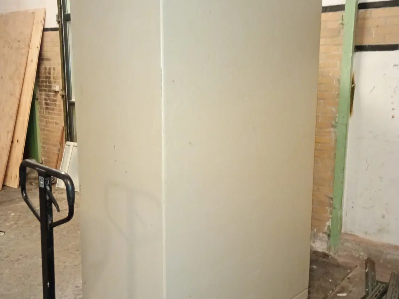 Billede 3 - Pengeskab 1m98cm høj 68 dyb 1m20 bred