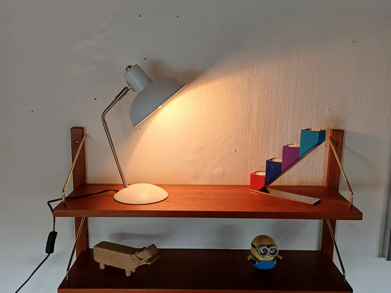 Billede 1 - Smuk og velholdt bordlampe. 