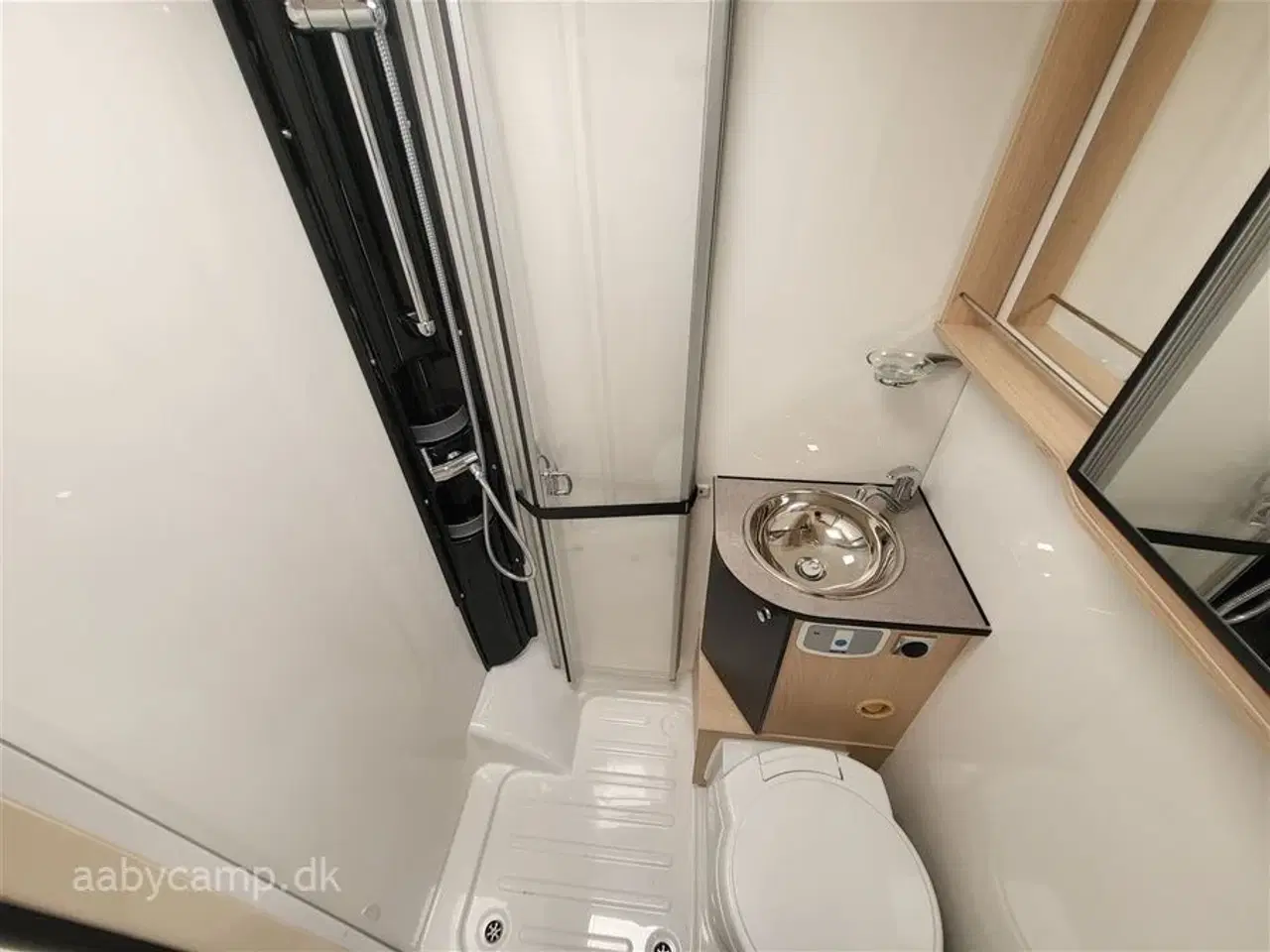 Billede 14 - 2024 - Autostar Performance 680 LJ-FD Automatgear. Solceller. 200 Ah Lithium Batteri. 2000w Inverter. Varme på Spildevandstank. Cykelstativ med El hejs. KUN 5500 KM!!!