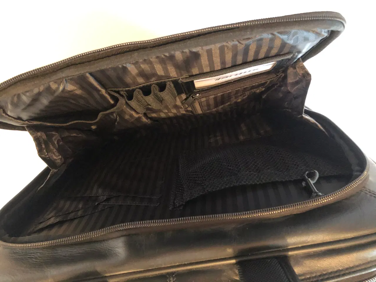 Billede 2 - Sort læder taske til bærbarcomputer