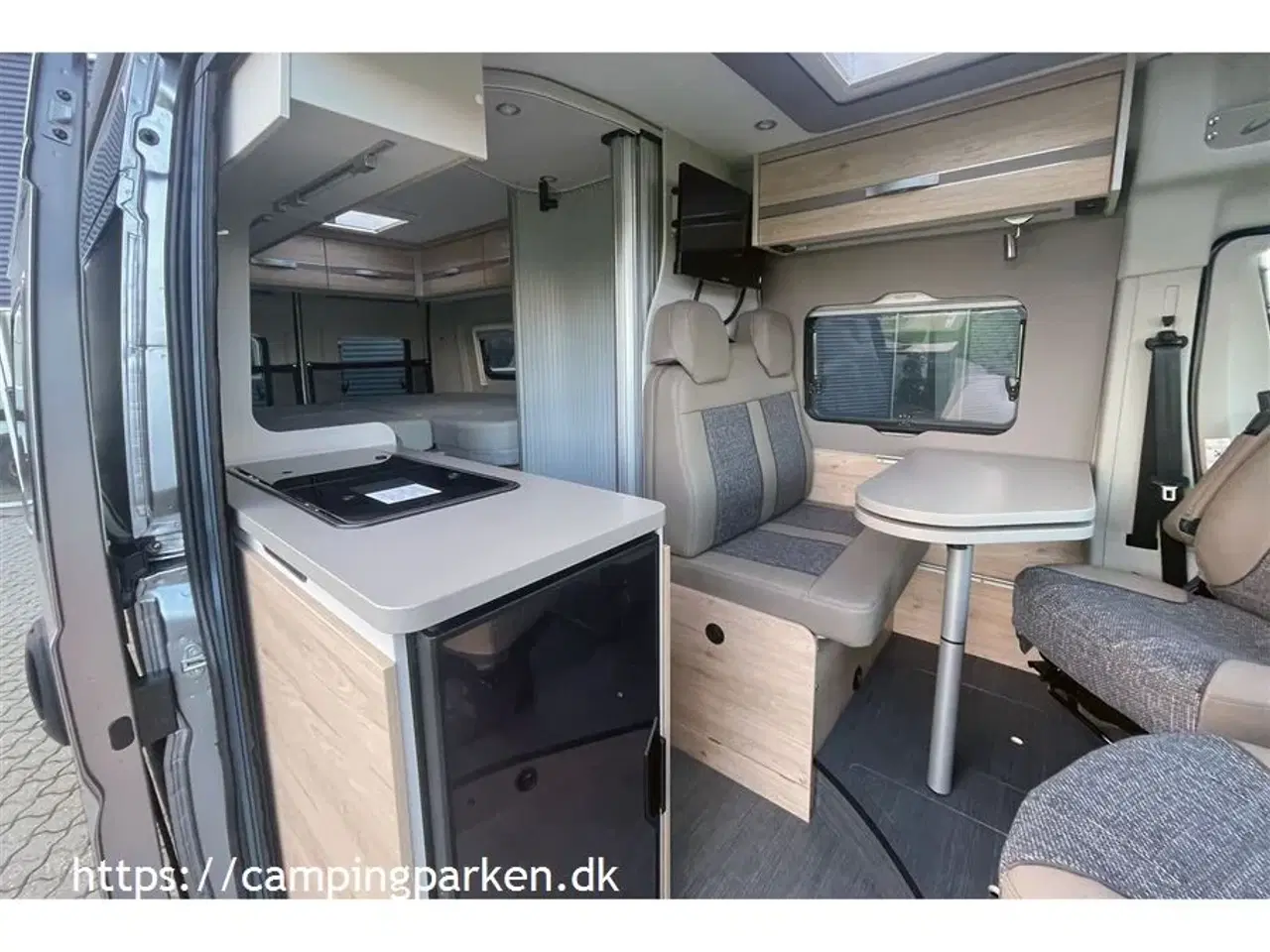 Billede 9 - 2024 - Dethleffs Globetrail CVD 600 ER Advantage   Udlejes: Ny camper van på 6 meter med enkeltsenge og automatgear