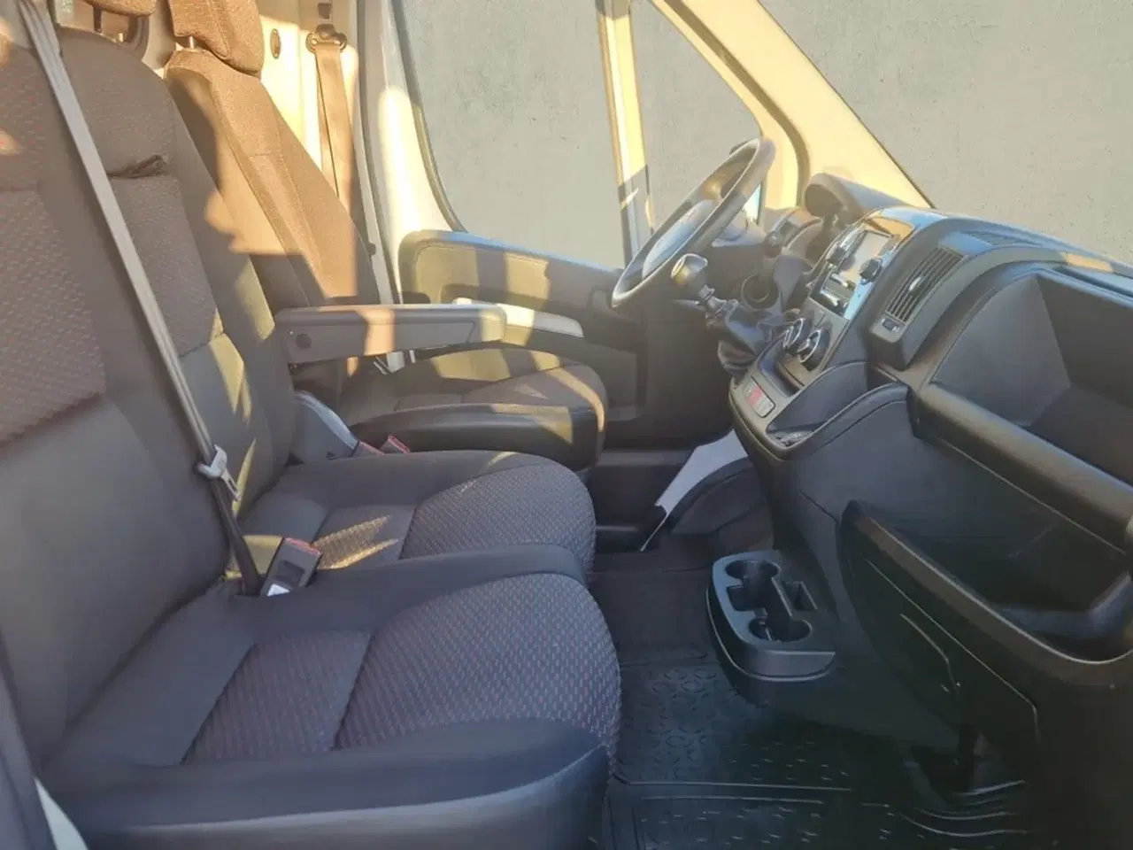 Billede 12 - Citroën Jumper 33 2,2 BlueHDi 140 L2H2 FlexLine