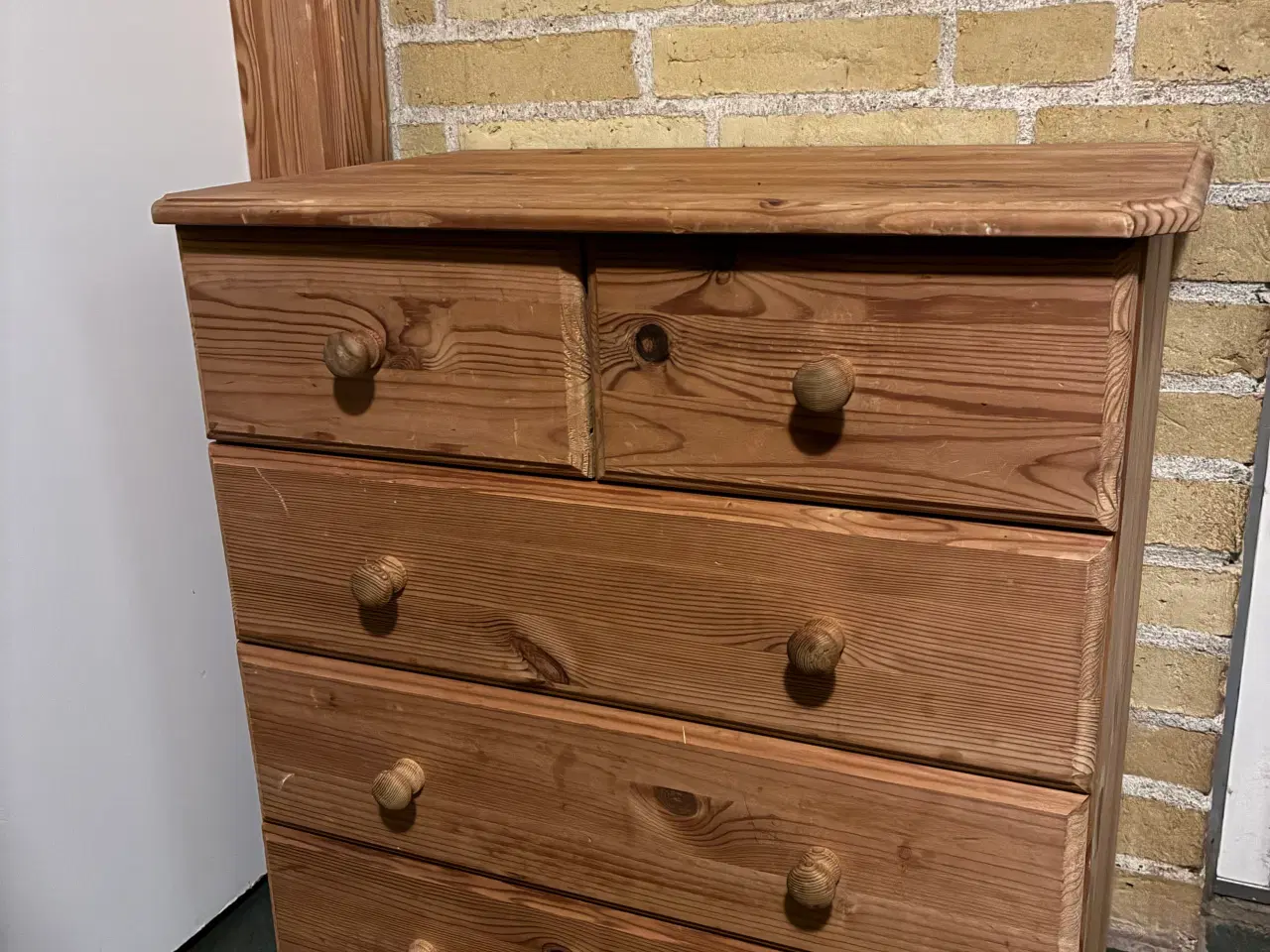 Billede 2 - Lille Kommode i fyrretræ